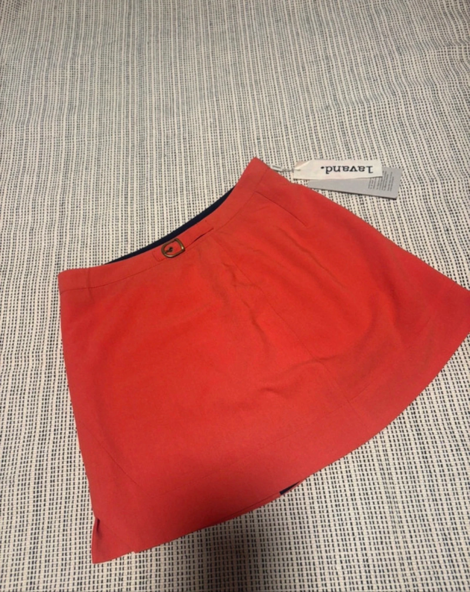 Falda corta mini Lavand M nueva etiqueta rojo coral hebilla